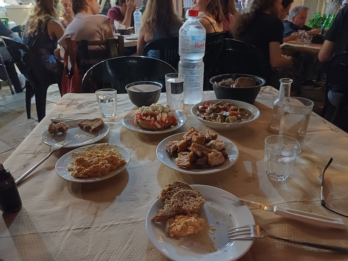 Kafenion To Smari Photos 2